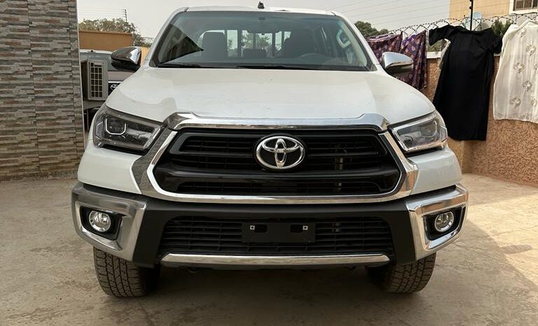 Toyota Hilux full