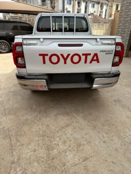 Toyota Hilux full
