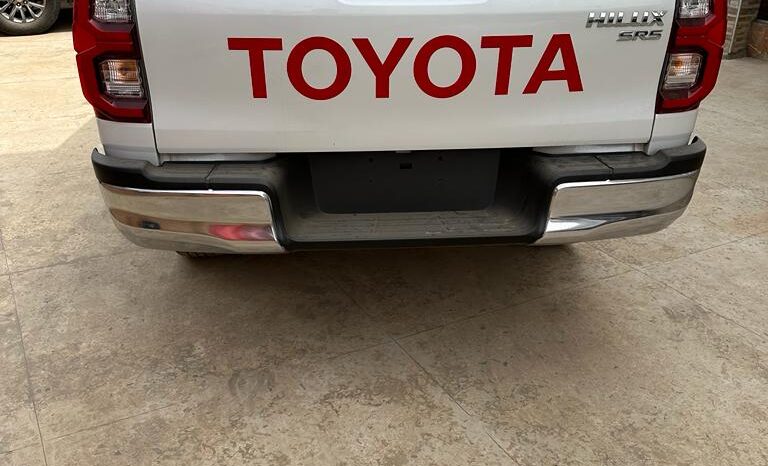Toyota Hilux full