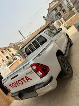 Toyota Hilux full