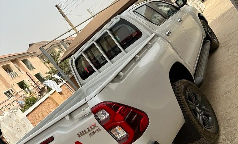 Toyota Hilux full