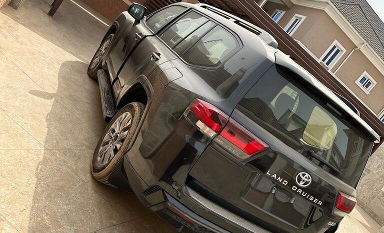 Toyota Land Cruiser full